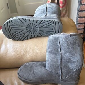 Women's gray Ugg boots. Size 9. Like new. Literally worn once.